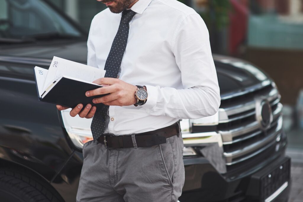 6 Advantages of Taking a Limo to the Airport - business hand writing notes car seat 2021 08 29 15 34 04 utc , taking a limo